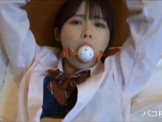 偷看美女洗澡被发现
